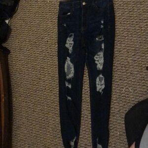 Stretchy ripped jeans